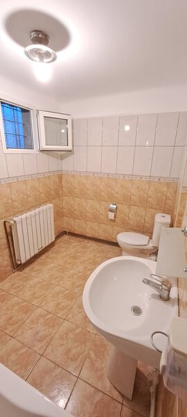 TINERETULUI (metrou) - DIMITRIE CANTEMIR, casa 2 camere, curte proprie