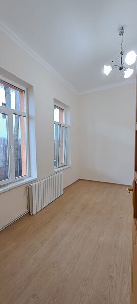 TINERETULUI (metrou) - DIMITRIE CANTEMIR, casa 2 camere, curte proprie