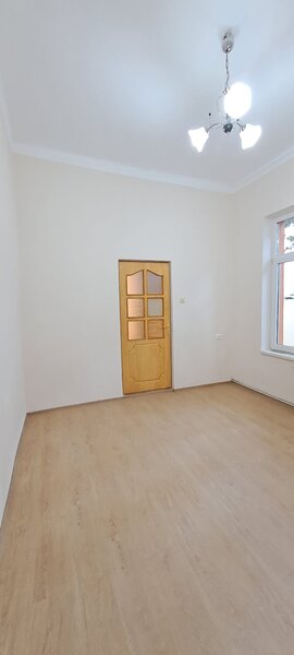 TINERETULUI (metrou) - DIMITRIE CANTEMIR, casa 2 camere, curte proprie