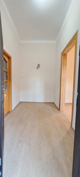 TINERETULUI (metrou) - DIMITRIE CANTEMIR, casa 2 camere, curte proprie