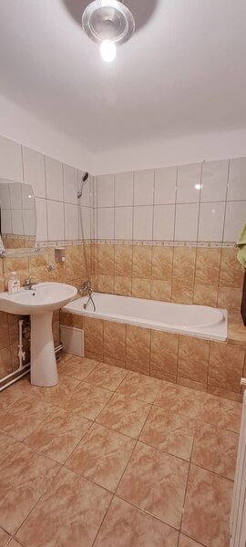 TINERETULUI (metrou) - DIMITRIE CANTEMIR, casa 2 camere, curte proprie